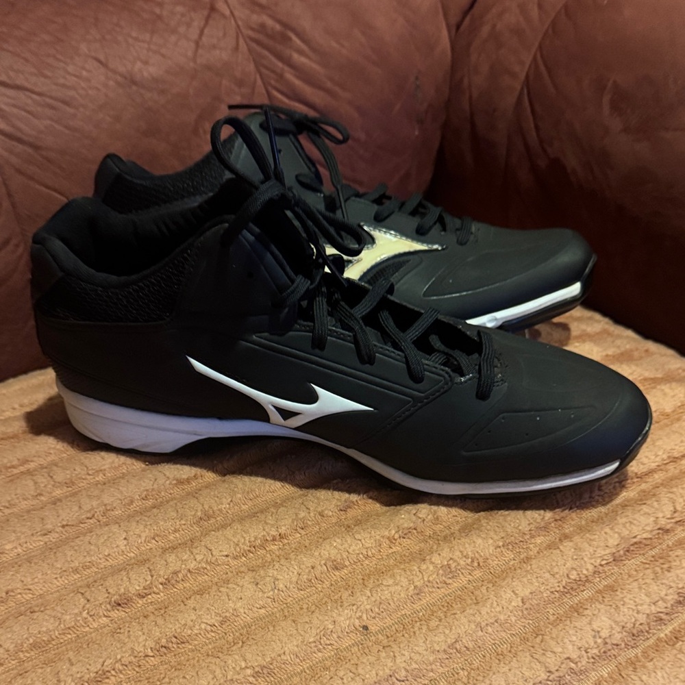 MIZUNO U4ICX Dominate Men's size 13 Athletic Shoes